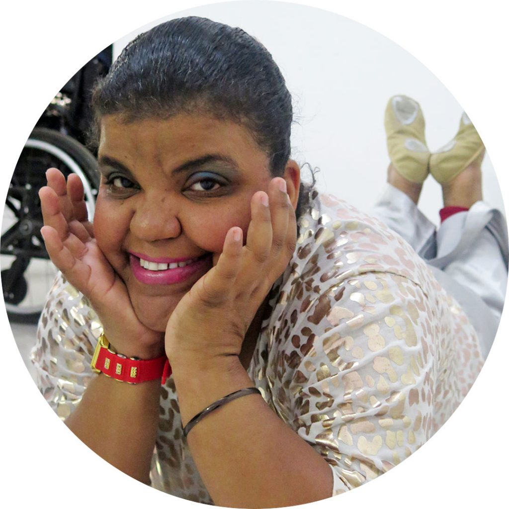 Livro Nosso Olhar escrito pelas pacientes das Casas André Luiz - Atendimento Especializado e Gratuito à pessoa com Deficiência - Angelita
